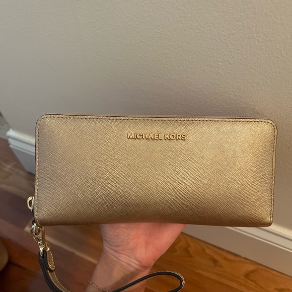 Michael Kors purse - Picture 4 of 9